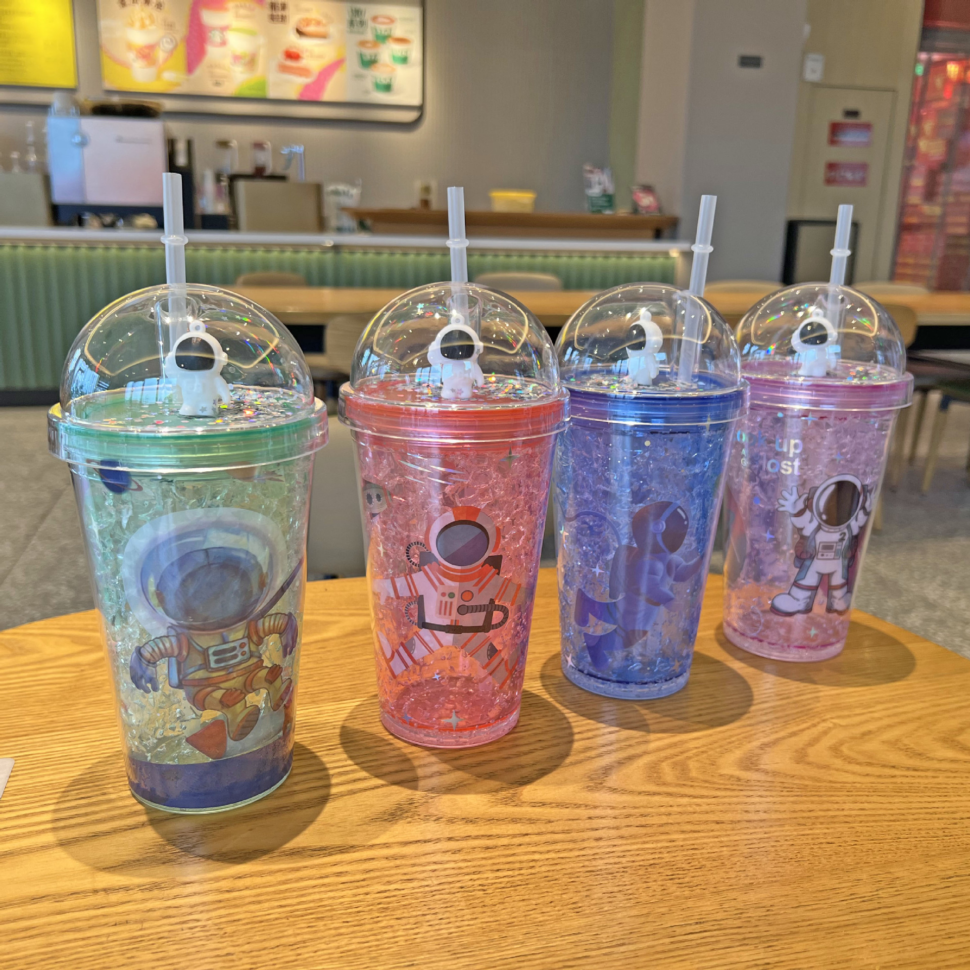 外贸新款宇航员系列水杯批发微景观卡通双层塑料吸管杯冰杯塑料杯详情4