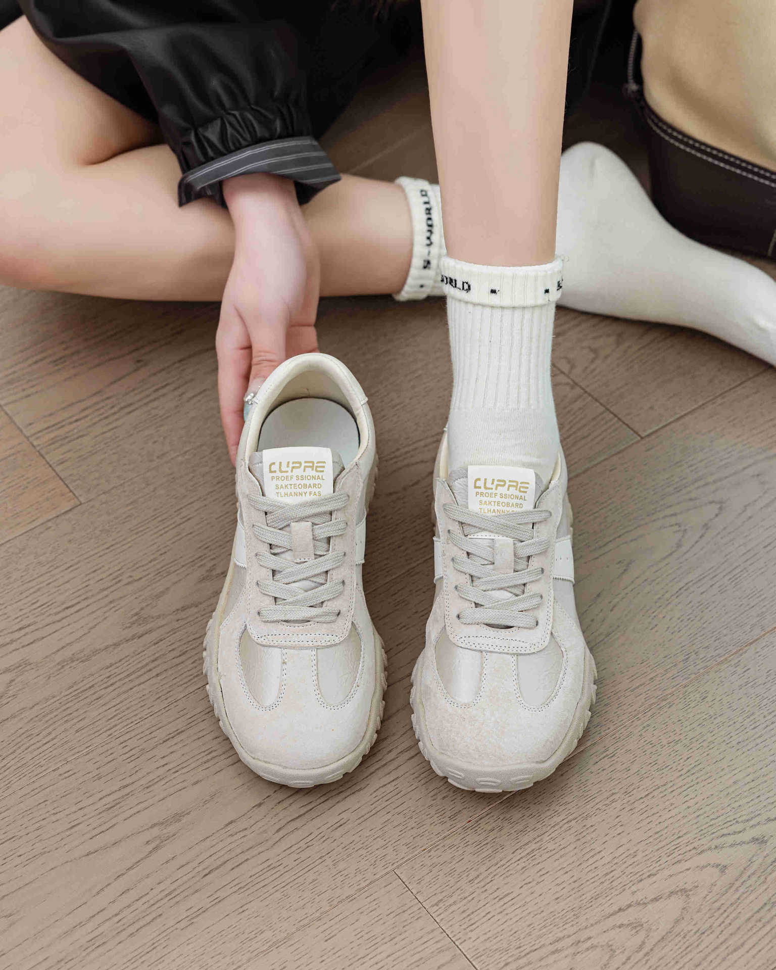 A new type of leather anti-slip and versatile De Xun shoes for women with soft soles, 56002, which can increase height by 7 cm pic 3