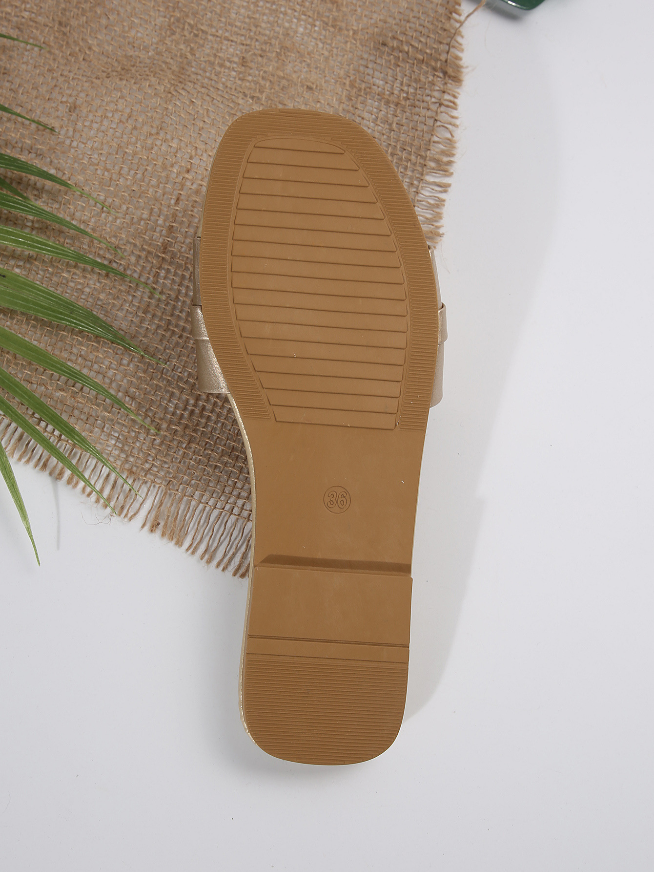 The new fashionable slippers for cross-border women are classic and versatile. They are solid-color metal-decorated square-toed flat sandals pic 4