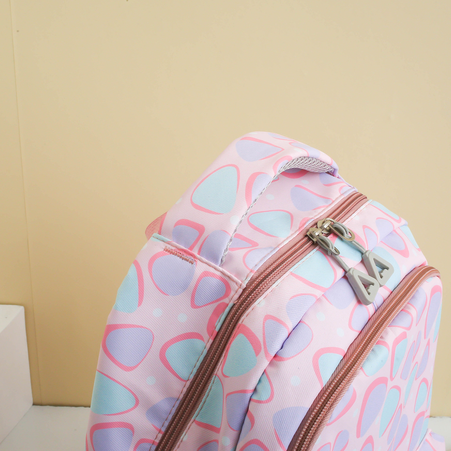 Wholesale of lightweight schoolbags for girls in primary and secondary schools, large-capacity bags for students in grades 3 to 6 on campus, and backpacks for girls pic 15