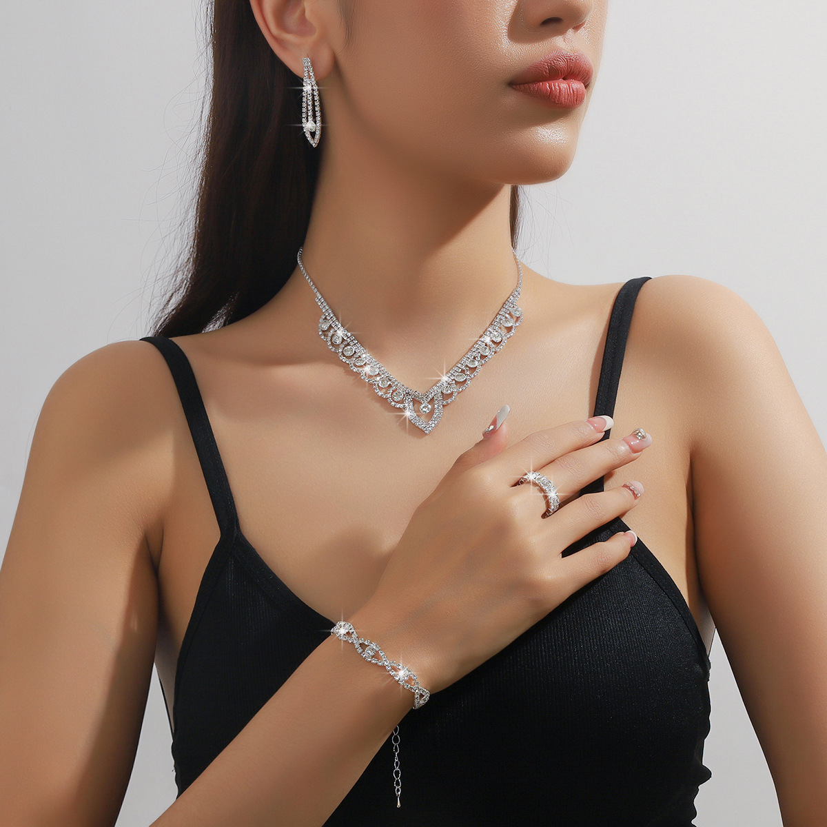 欧美创意新款饰品配饰女新娘首饰套装高档水晶镶钻项链耳环三件套详情2