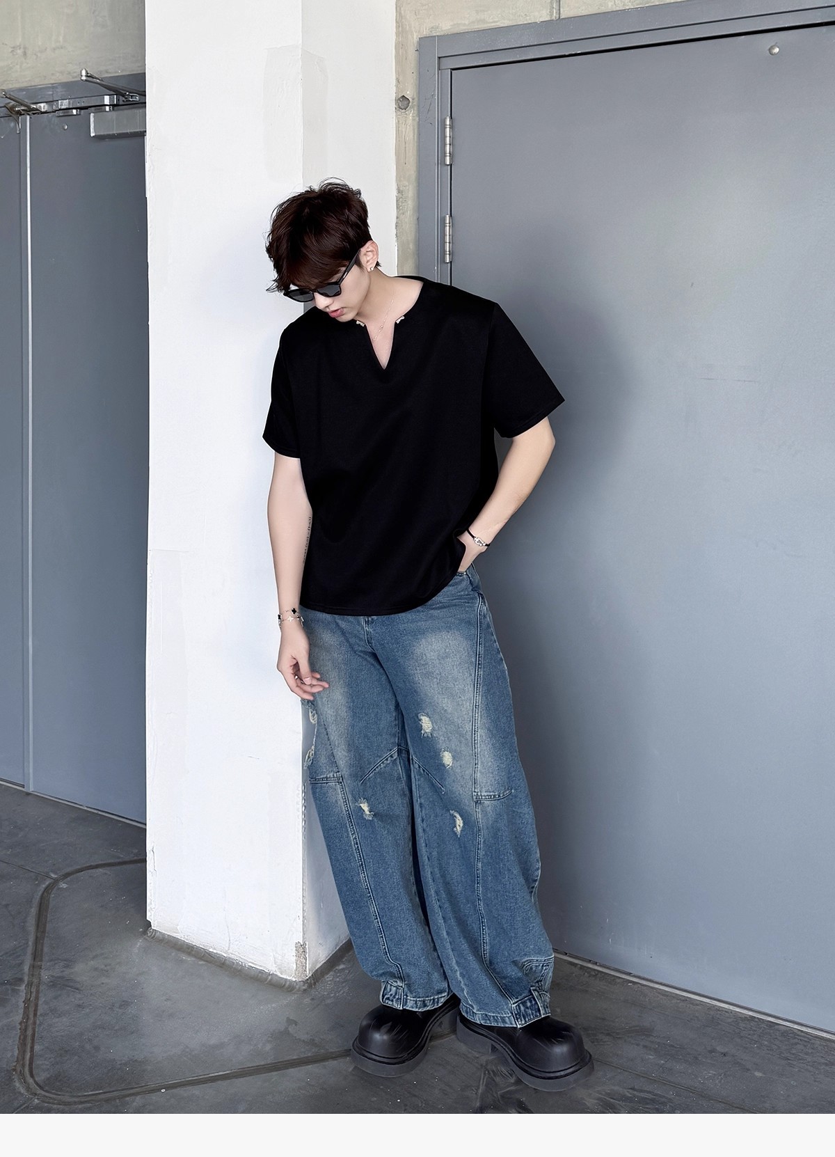 Customized V-neck metal buckle loose short T-shirts from Henry in Suriname, Bolivia, based on your provided samples. Super Factory pic 11