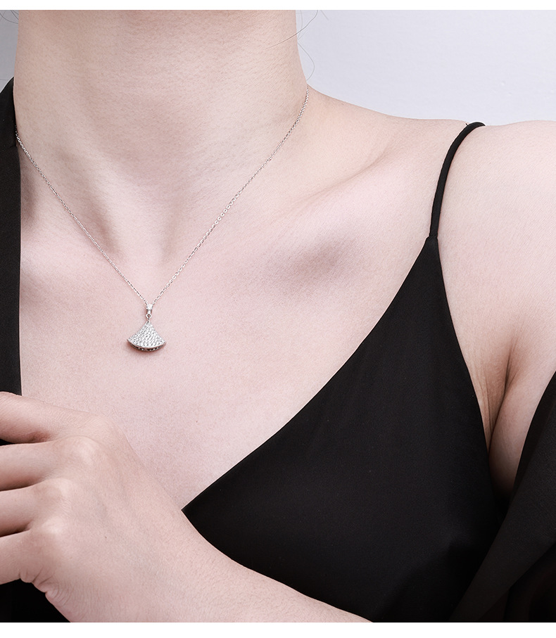 卓恒甄选2026新款扇形小裙子项链女满钻V金不褪色轻奢小众白贝母红玛瑙锁骨链S925详情3