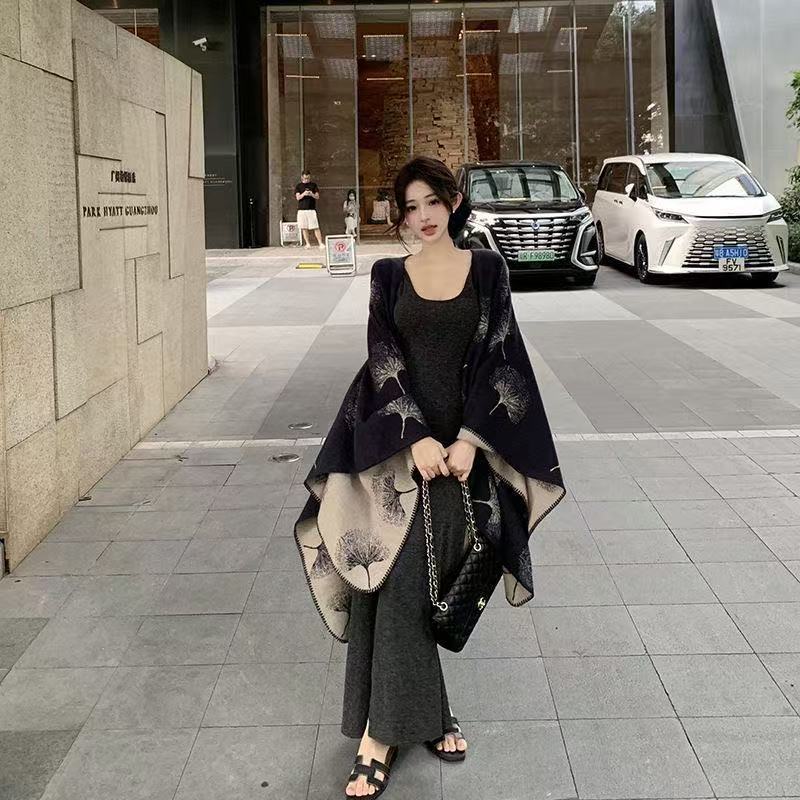 One-piece consignment of new ginkgo leaf slit shawl for women, autumn and winter warm cape, ethnic style outerwear, double-sided high-end cape wholesale at street stall pic 2