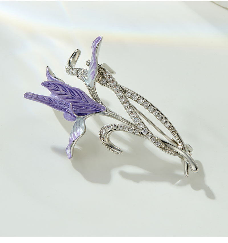 The elegant purple enamel iris flower brooch exudes a fashionable and versatile charm. It is a new oil-drip flower brooch for women pic 11