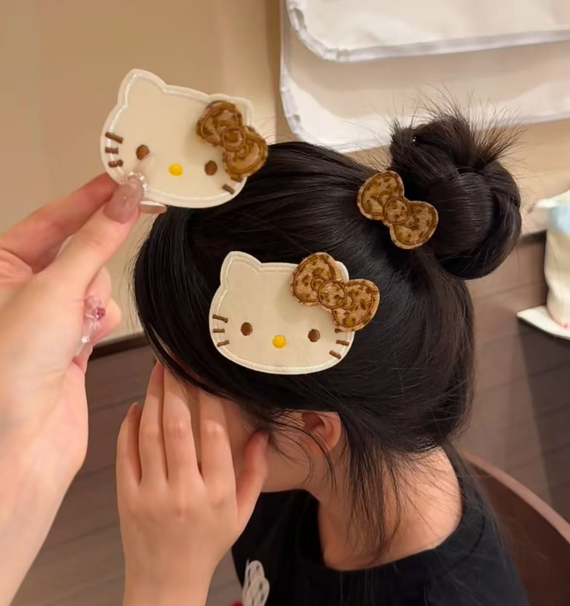 超可爱KT脑袋大号魔术贴KT猫发夹碎发神器甜美少女心无痕刘海贴详情5