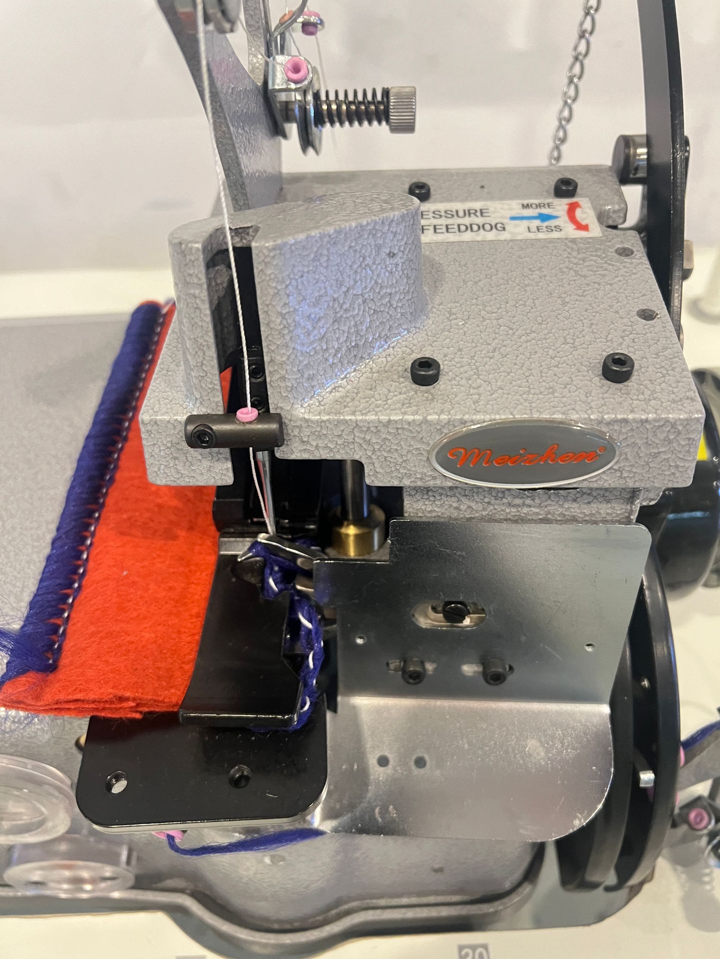 Carpet edge locking machine, thick carpet edge wrapping and overprinting machine, high-speed car floor mat with cutting knife sewing machine pic 3