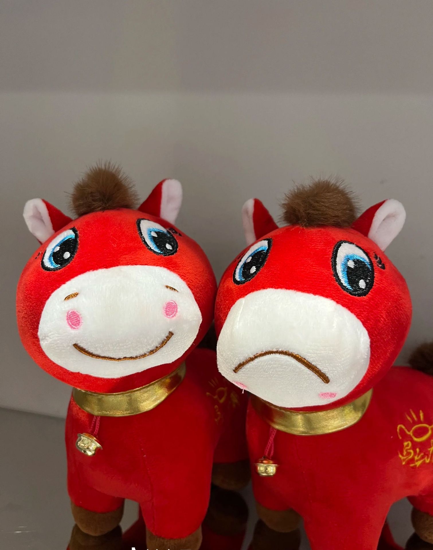 哭哭马开心马毛绒玩偶笑脸马吉祥物创意礼品布艺公仔新奇趣味玩具详情2