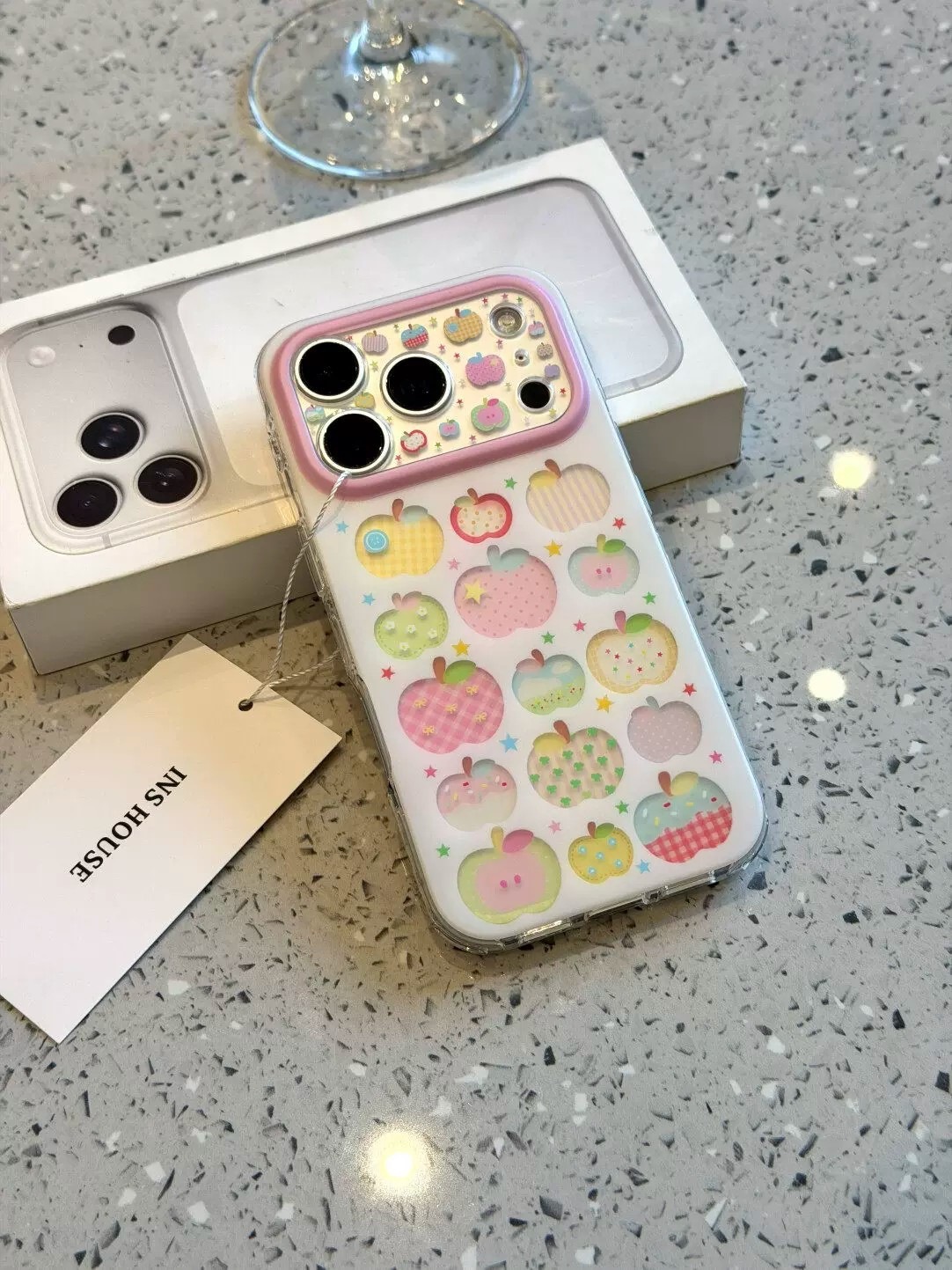 Применительно к идеям iPhone17PRO ручной раковины, выгравированной в форме яблока на 16/15, можно использовать для защиты от падения pic 2
