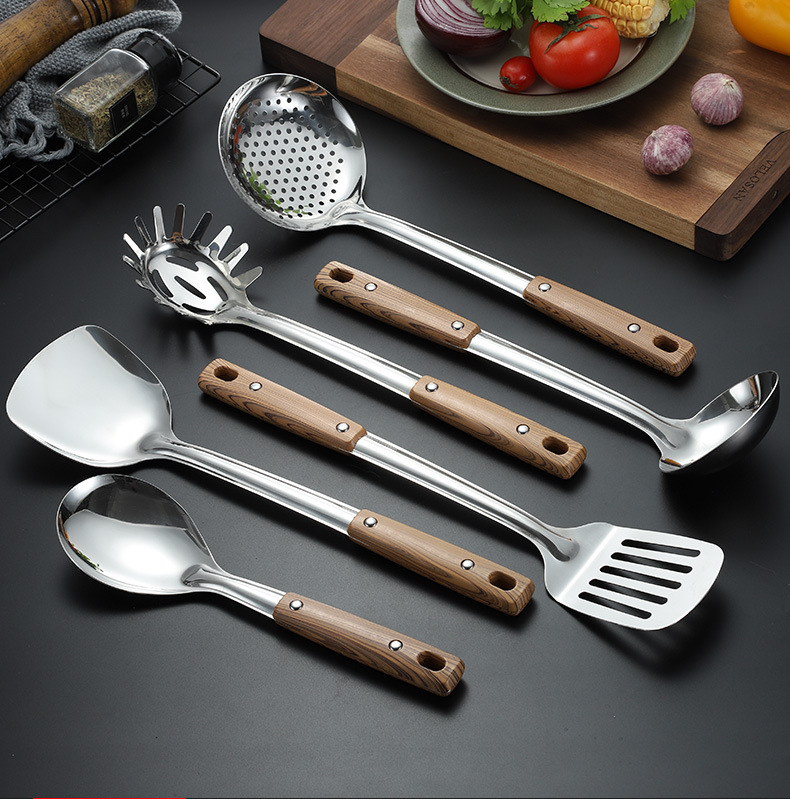 Thickened stainless steel woks, household kitchenware sets, spatulas, soup spoons, frying spatulas, hot pot strainers, stainless steel spoons in stock pic 45