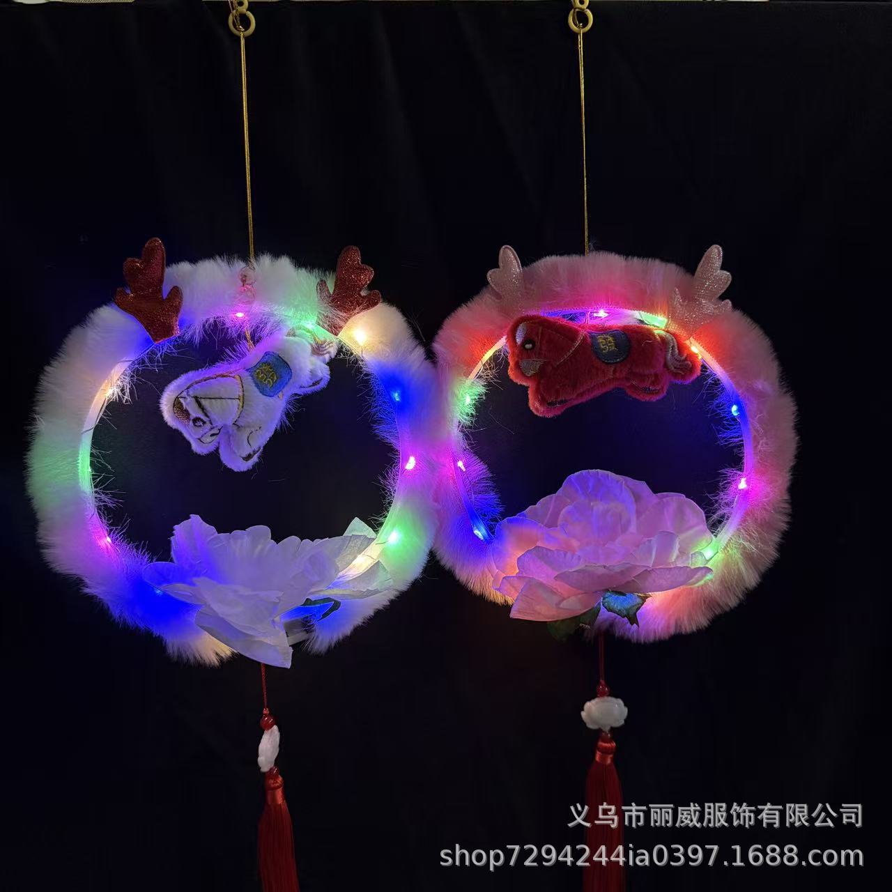 The new feathered Horse Year small lanterns of 2026 are bestsellers. They are set up at street stalls in scenic spots at night markets, shining brightly and selling well pic 1