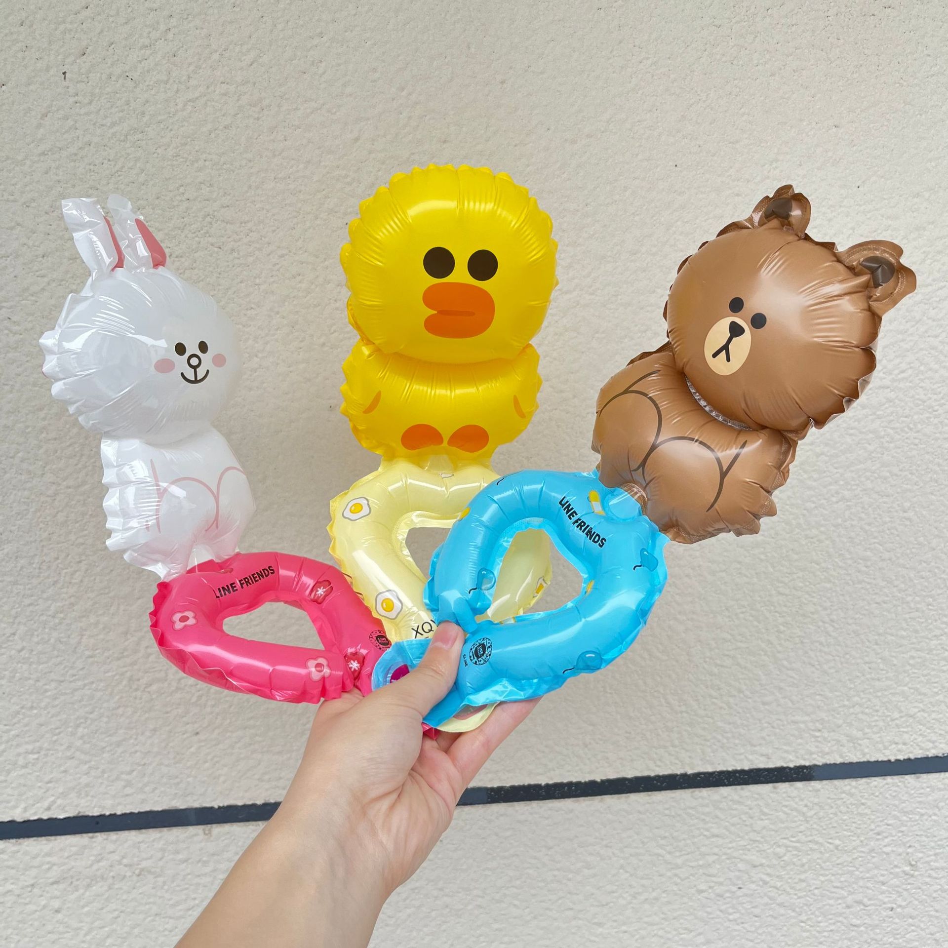 Dibujos animados animales muñeca globo niños pulsera llevar en la mano globo de tierra empuje micro comerciante barre el código pequeño regalo drenaje pic 4