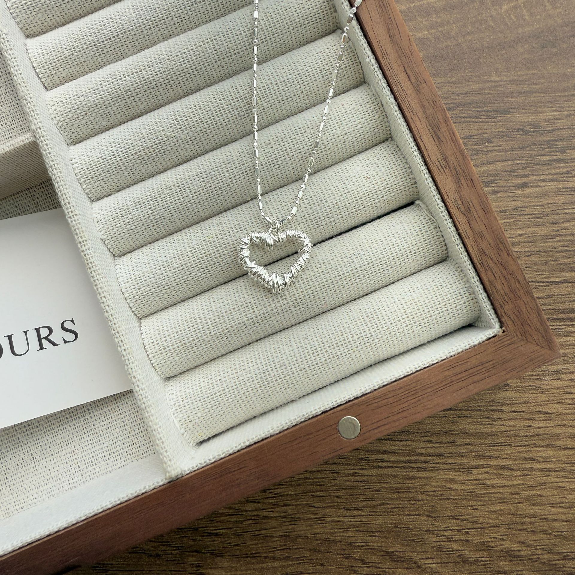 S925 sterling silver 12.8 hollowed-out heart-shaped necklace for women, a niche and fashionable minimalist cold style heart-shaped collarbone chain, trendy and versatile, elegant and stylish pic 1