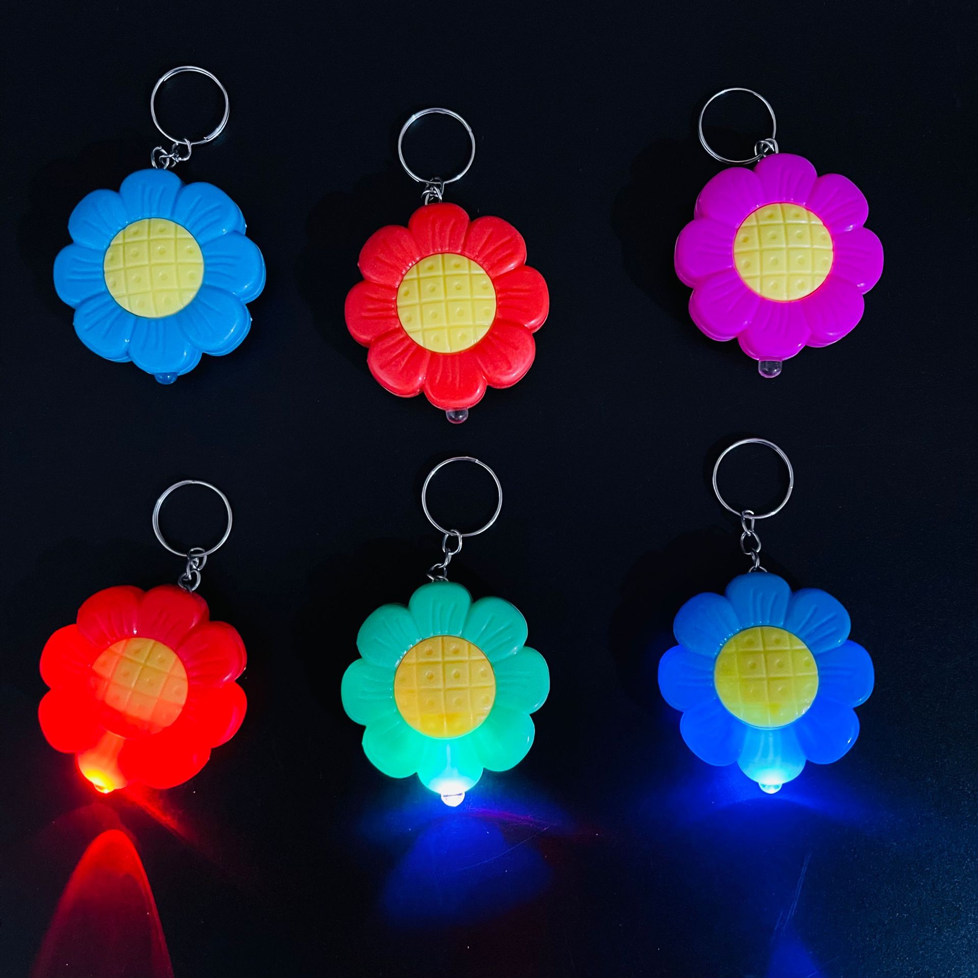 【 Zone 1-11 】 Flower Keychain Light 12/ pack 2400/ piece Keychain light Sunflower Night Light Luminous Pendant Street stall supply 1 yuan 2 yuan Wholesale Gift supply wholesale pic 2