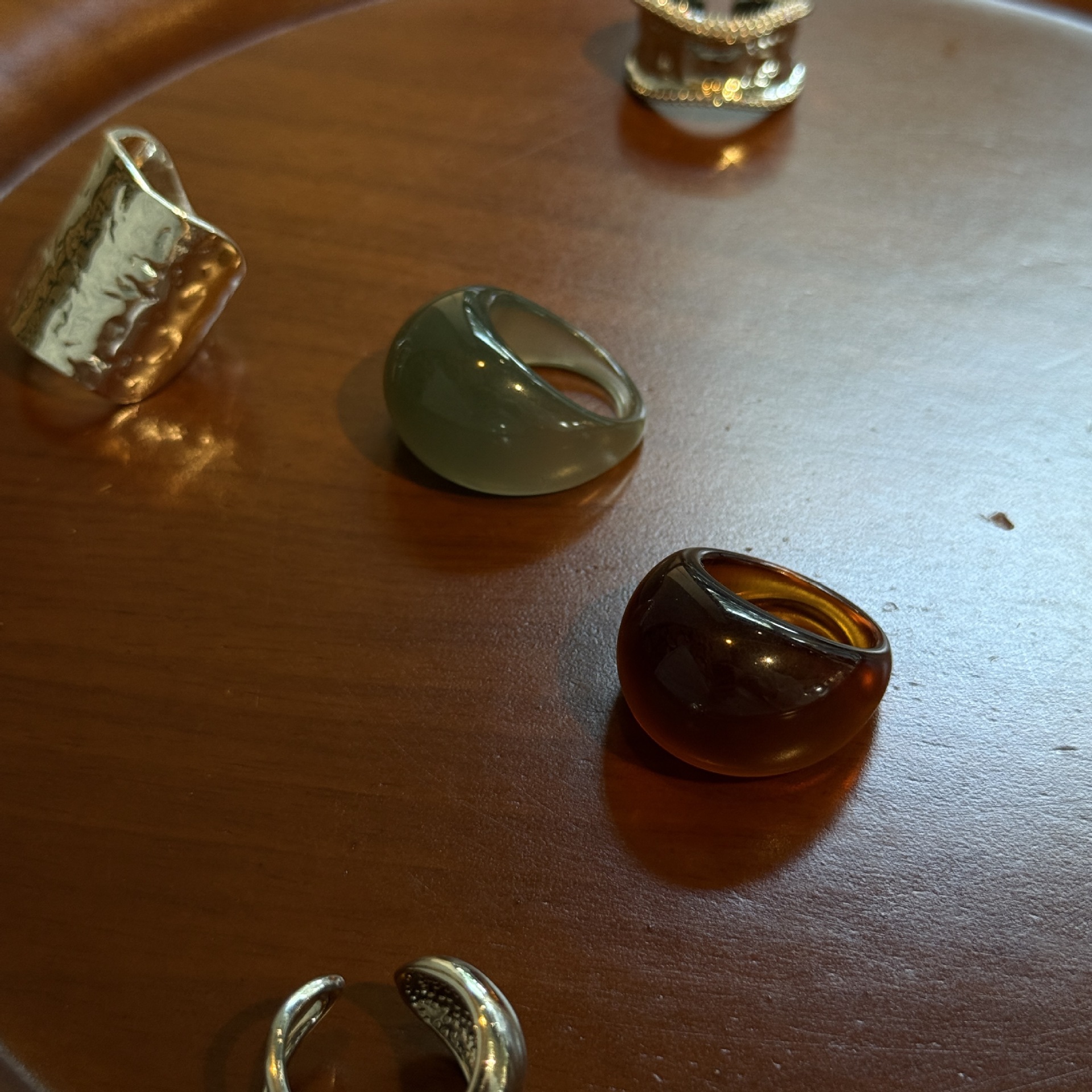 A niche and unique irregular-shaped resin ring with a cold opening shows off. The open copper electroplated ring pairs well with a versatile ring for women pic 17