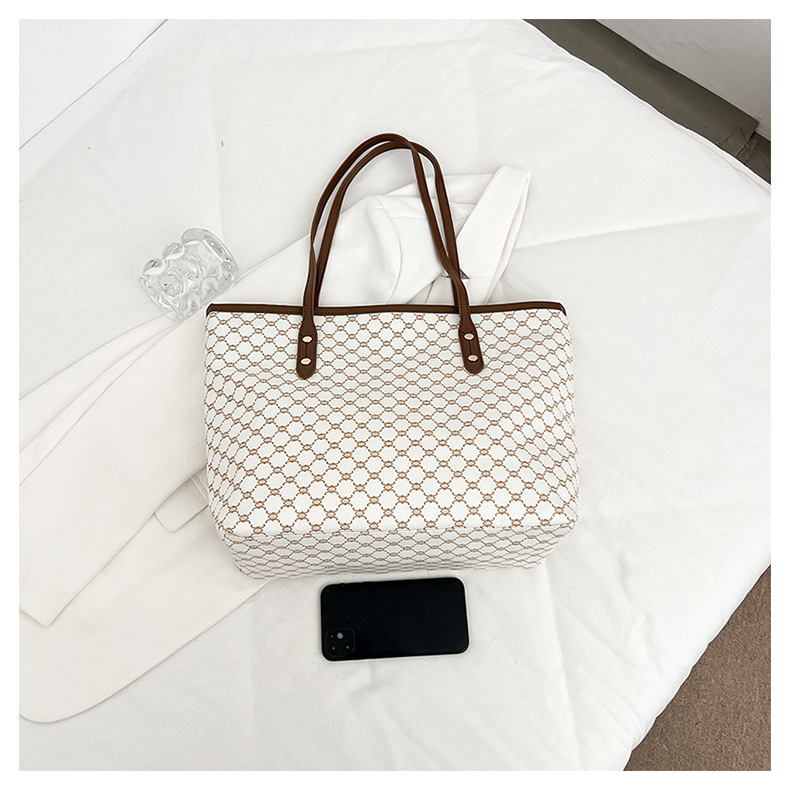 A simple and fashionable large-capacity bag for women in 2025, a trendy six-year tote bag for women, a large-capacity single-shoulder bag for commuting pic 45