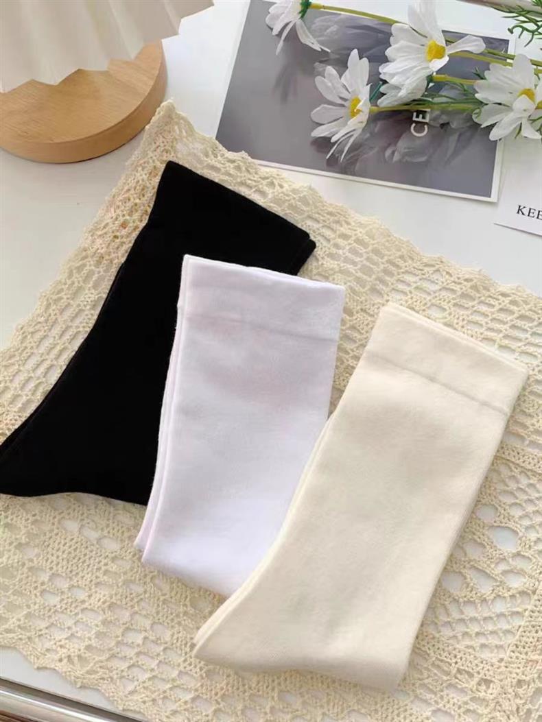The same boneless postpartum socks as those on Xiaohongshu, simple white mid-calf student socks with a Japanese school style on Instagram pic 11