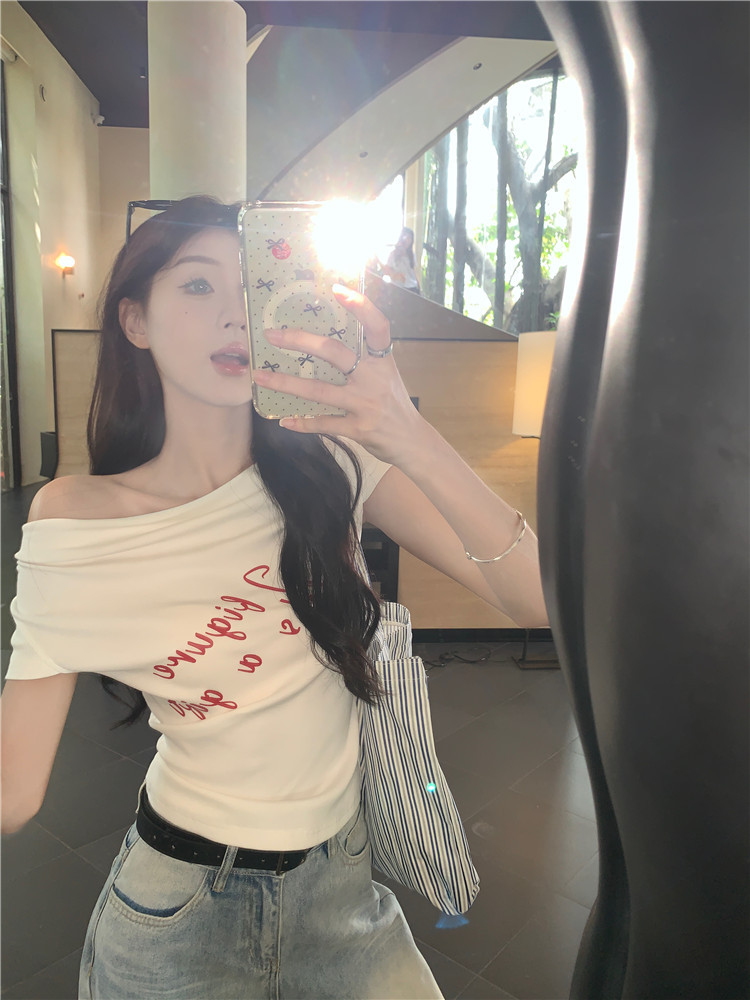 2025夏季新款一字领露肩短袖T恤女 显瘦字母印花设计 辣妹百搭短款上衣 女式T恤修身款详情9