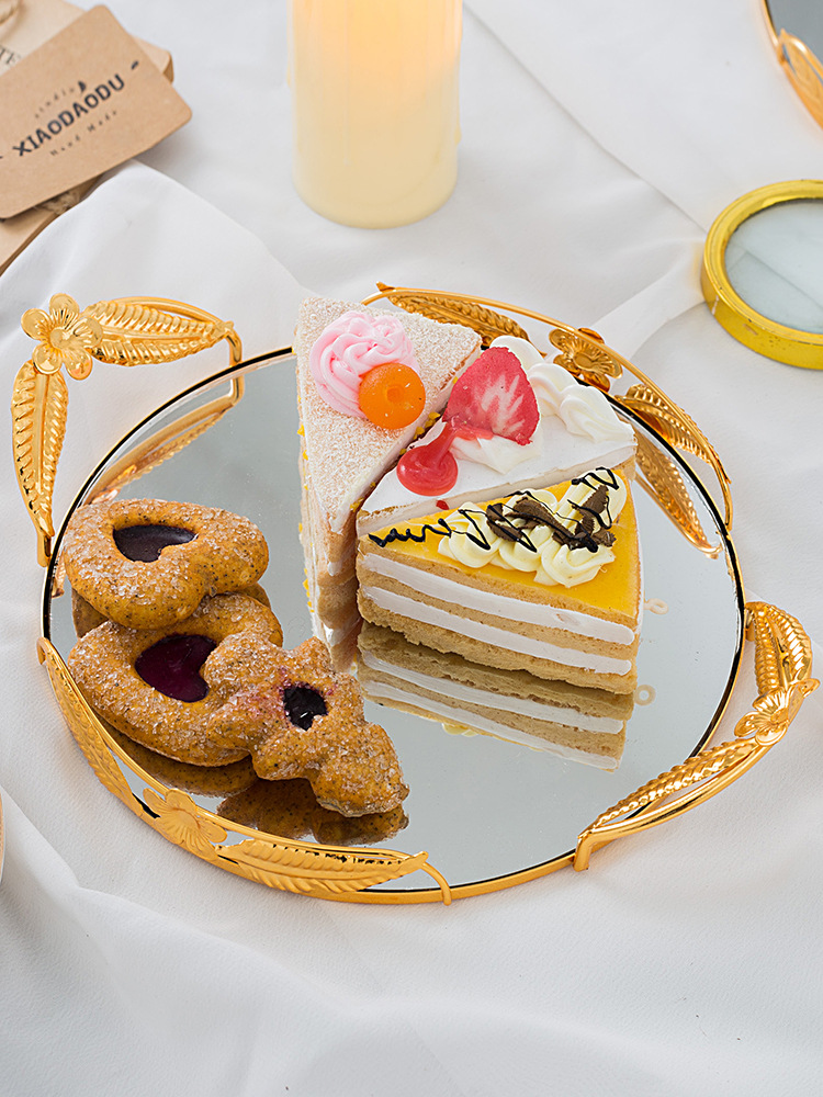 European-style light luxury oval-shaped pastry and fruit plate, metal ironwork mirror candy tray, photo display, jewelry storage pic 19