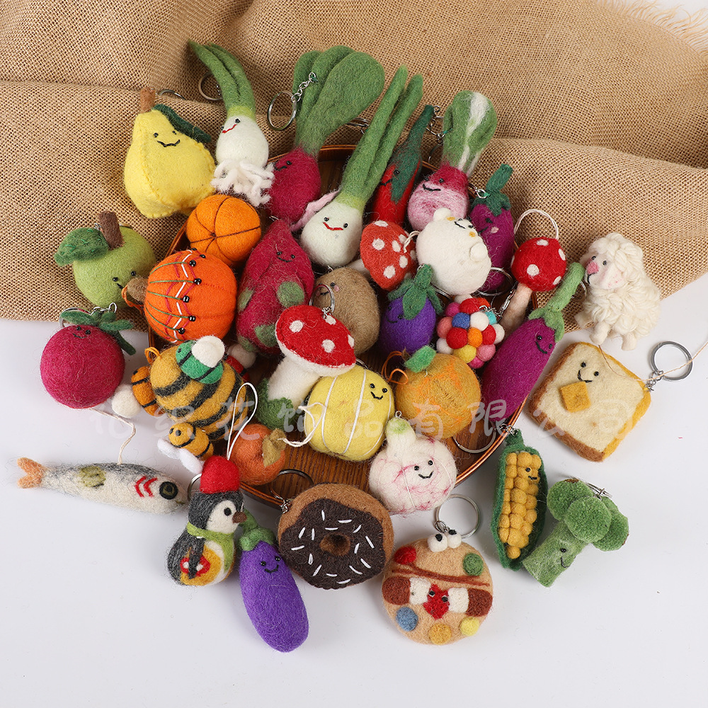 尼泊尔手工羊毛毡成品蔬菜水果面包挂饰萝卜钥匙包挂饰品挂件配饰详情2