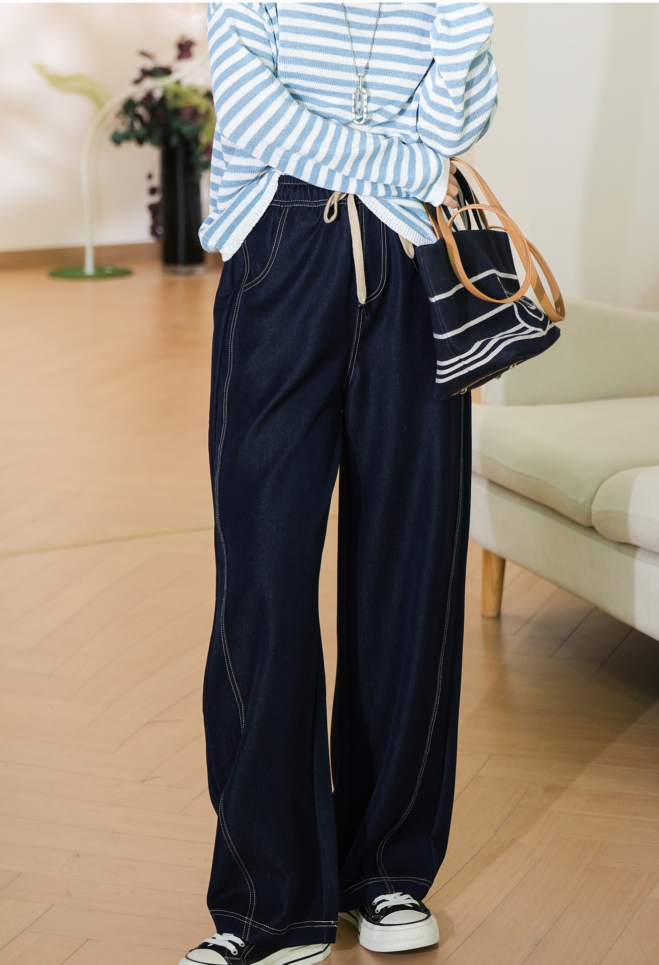 Slim and flattering ~ Casual retro wide-leg jeans for women in early spring, loose and slimming, straight-leg pants with a drawstring effect pic 4