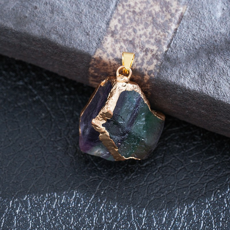 欧美跨境紫晶水晶吊坠项链天然水晶不规则水晶吊坠粉水晶镀金包边详情9