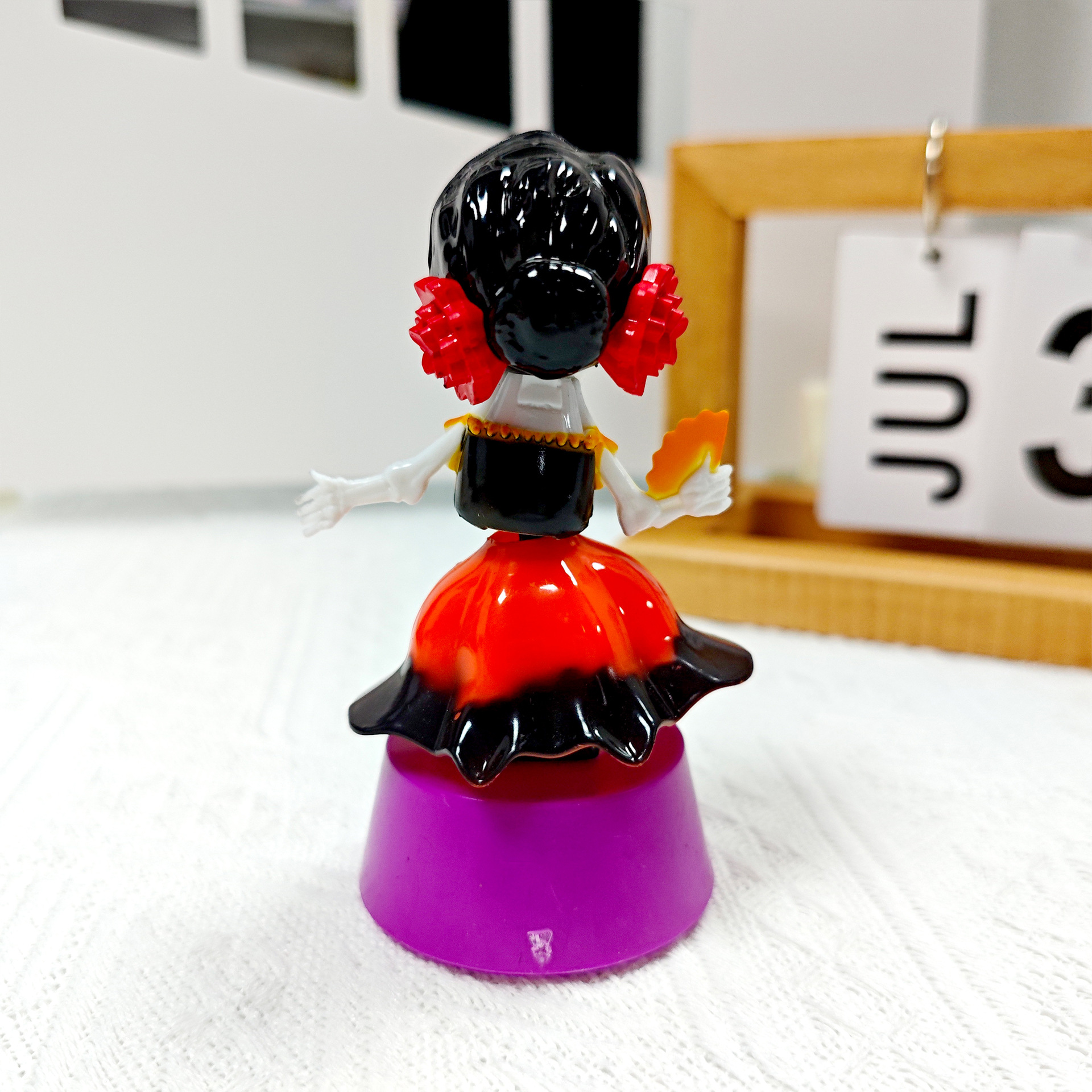 New Halloween car female version skull solar figment, Ghost Festival shaking head doll gift, ABS material manufacturer pic 12