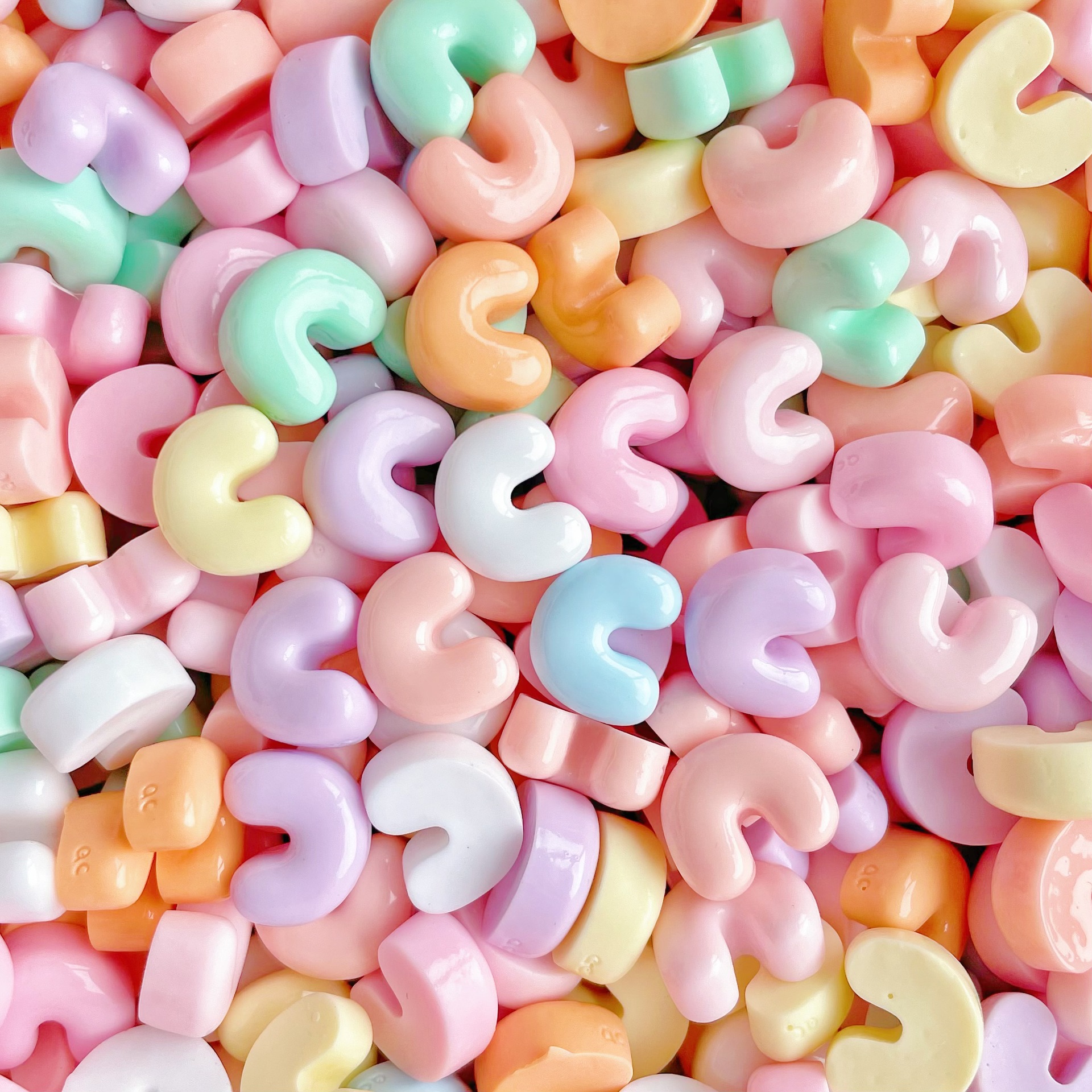 Mini small resin accessories with 26 English letters, letter cream glue hair clips, phone cases and accessory materials pic 7