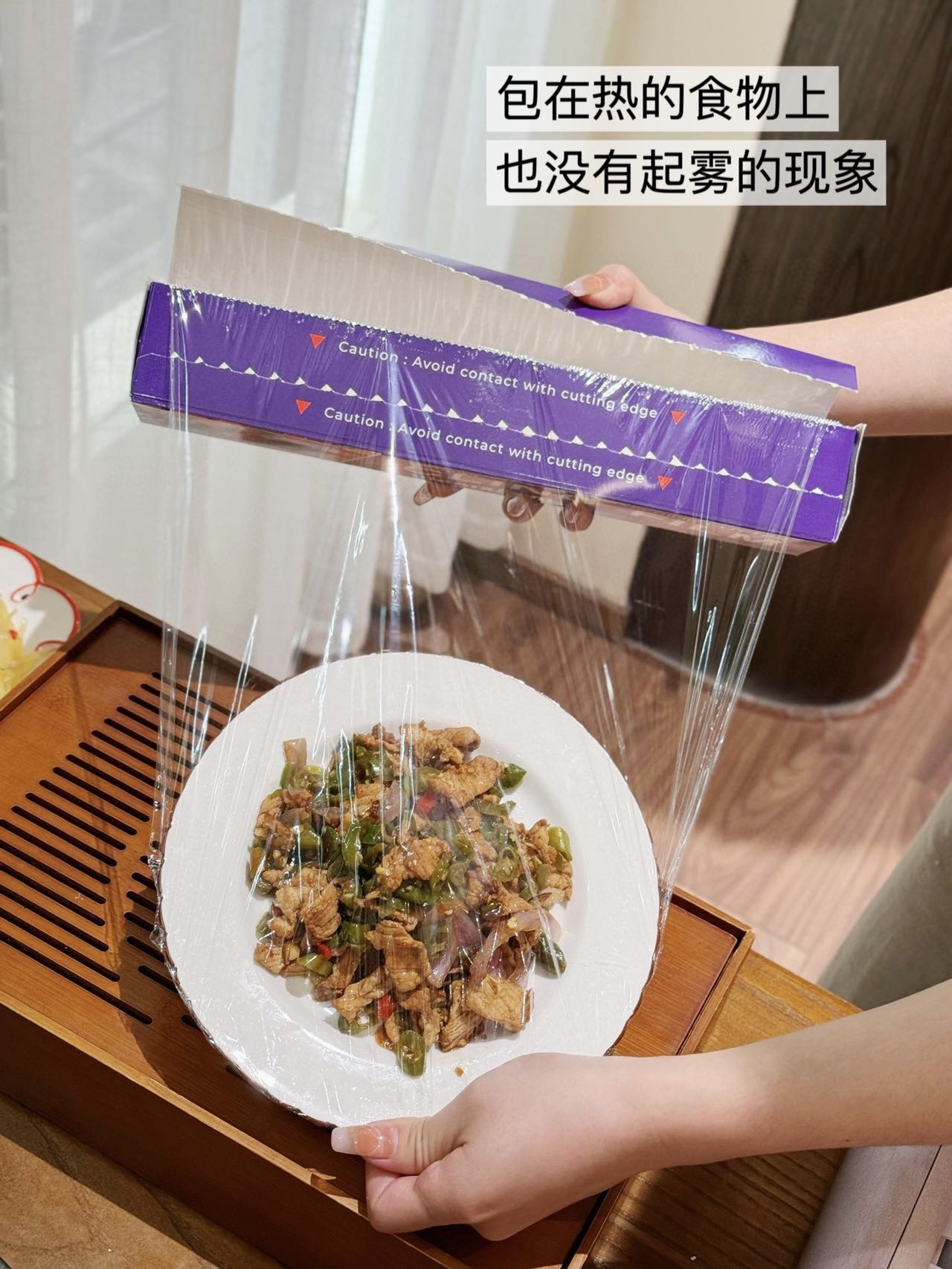 外贸食品级切割保鲜膜家用耐高温大卷厨房英文盒装详情15