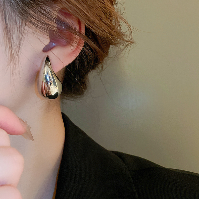 银针跨境高级感银色几何圆珠爱心耳钉小众个性耳环冷淡风耳饰批发详情6