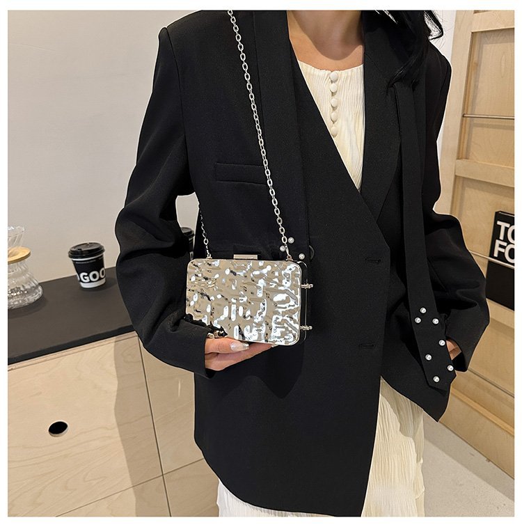 晚宴包金属2024夏季新款盒子女包链条单肩斜挎包褶皱跨镜女手机包详情19