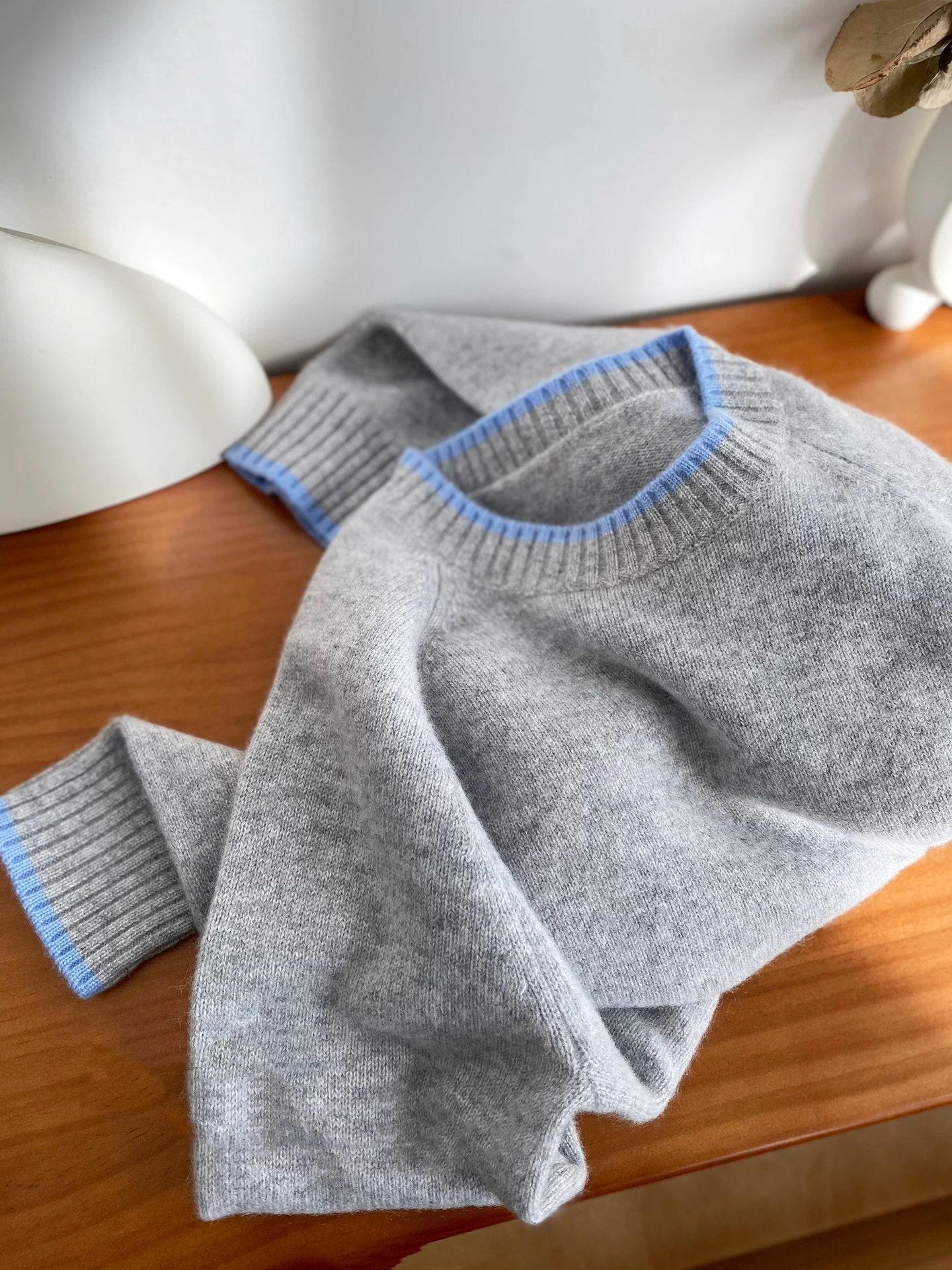 秋冬新款加厚舒适软糯拼色圆领女士短款针织毛衣100全羊毛套头衫详情5