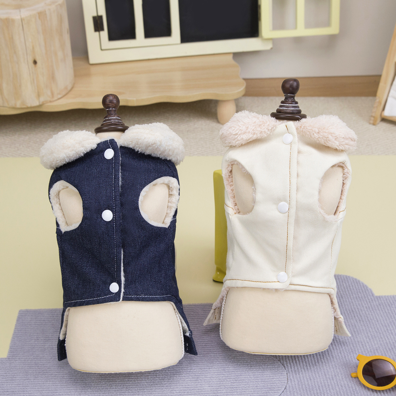 两只穿着外套的小狗宠物服装狗狗衣服宠物服饰新款可爱宠物狗狗衣服详情6