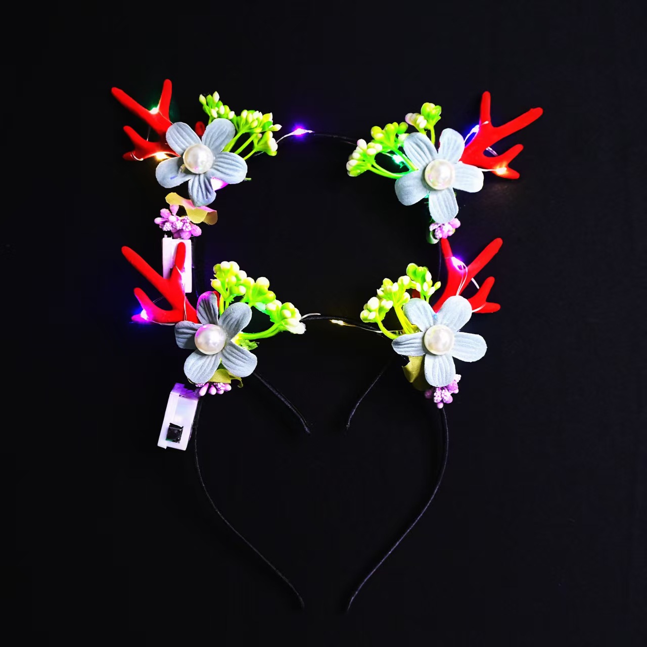 Christmas glowing headwear has become a hit, with the branch antler headband and the elk headband selling well at the winter night market pic 5