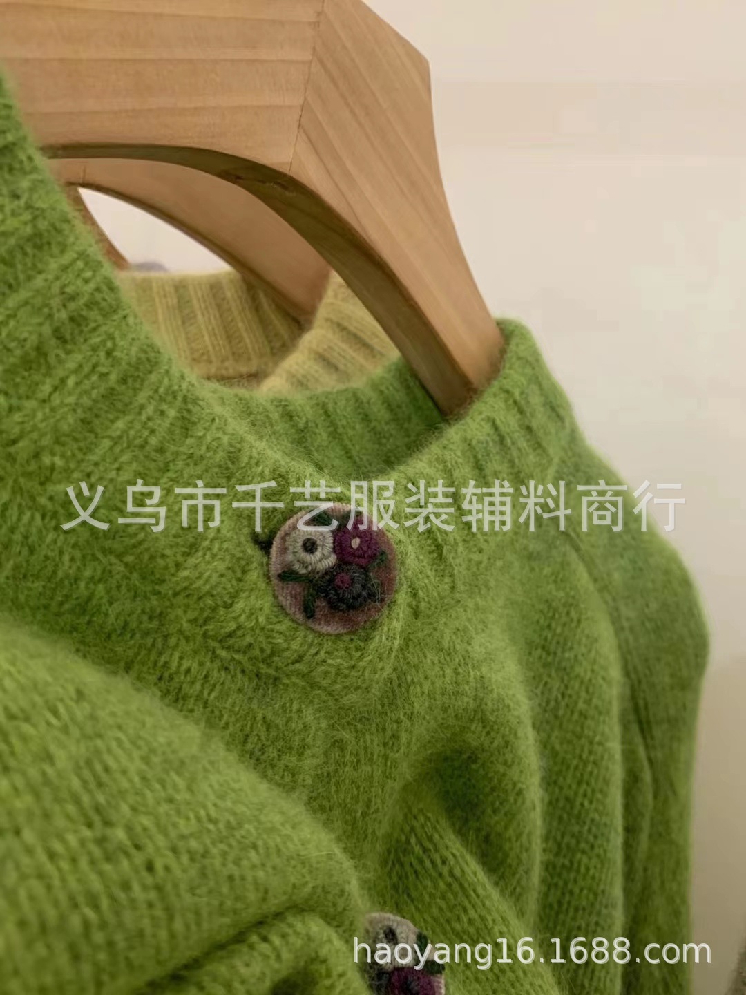 手绣毛衣纽扣-1