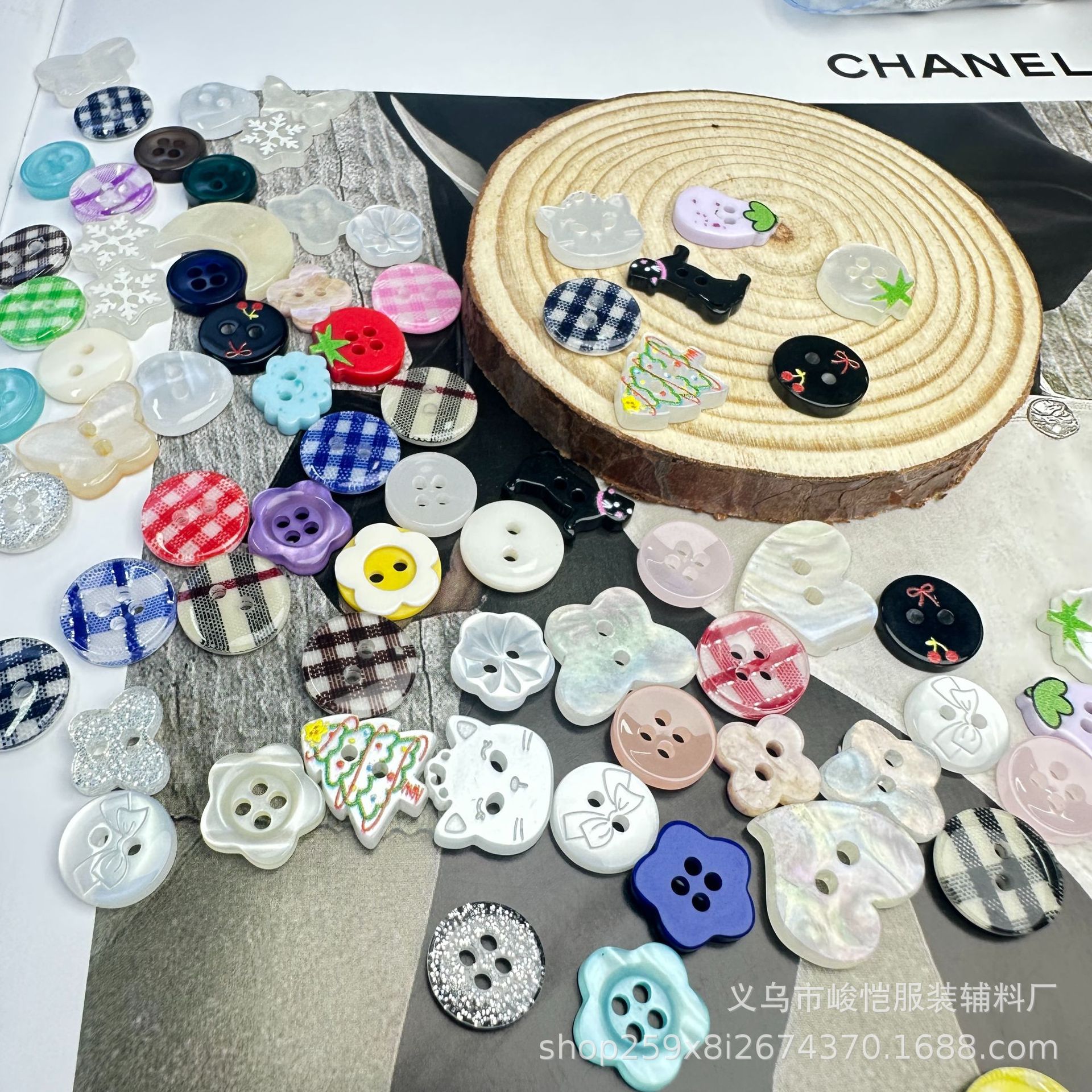 A set of 20 colored buttons, metal four-piece buttons, disc buttons, cufflinks and buttons pic 6