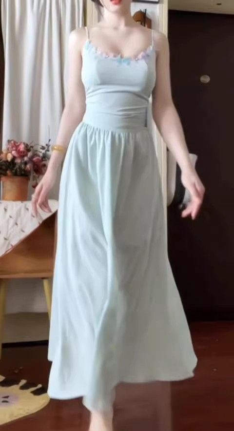 法式绝美吊带连衣裙子女2025夏季新款小个子海边度假气质仙女长裙详情12