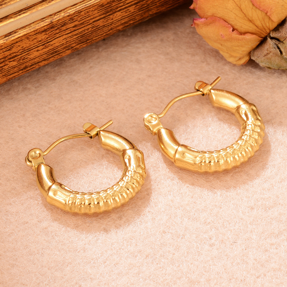 时尚复古简约大气不锈钢小众个性不锈钢纹理时尚扭纹U型耳环批发详情47