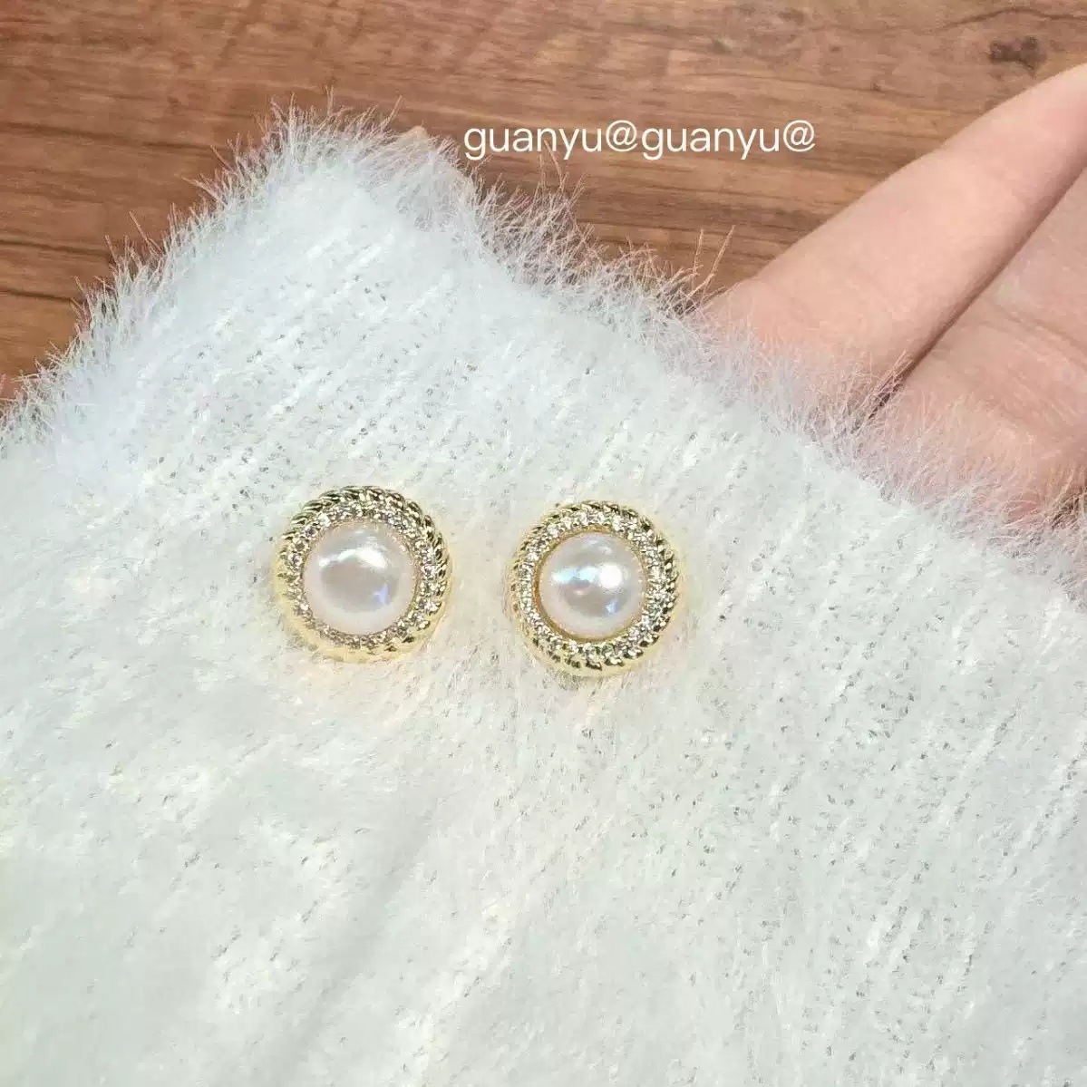 Natural freshwater pearl stud earrings, light luxury, full diamond, niche style earrings, pure silver needle, high-end feel, strong light, simple earrings pic 5