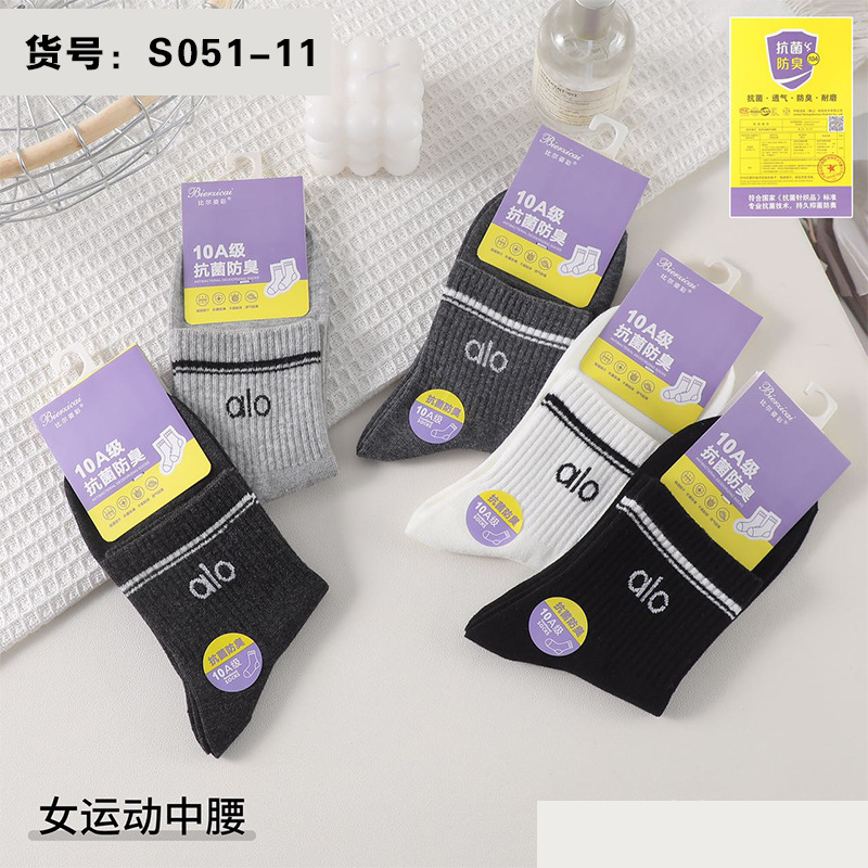 袜子纯棉女中筒高炸街秋冬季ins潮百搭美式洋气长筒卡通运动长袜详情11