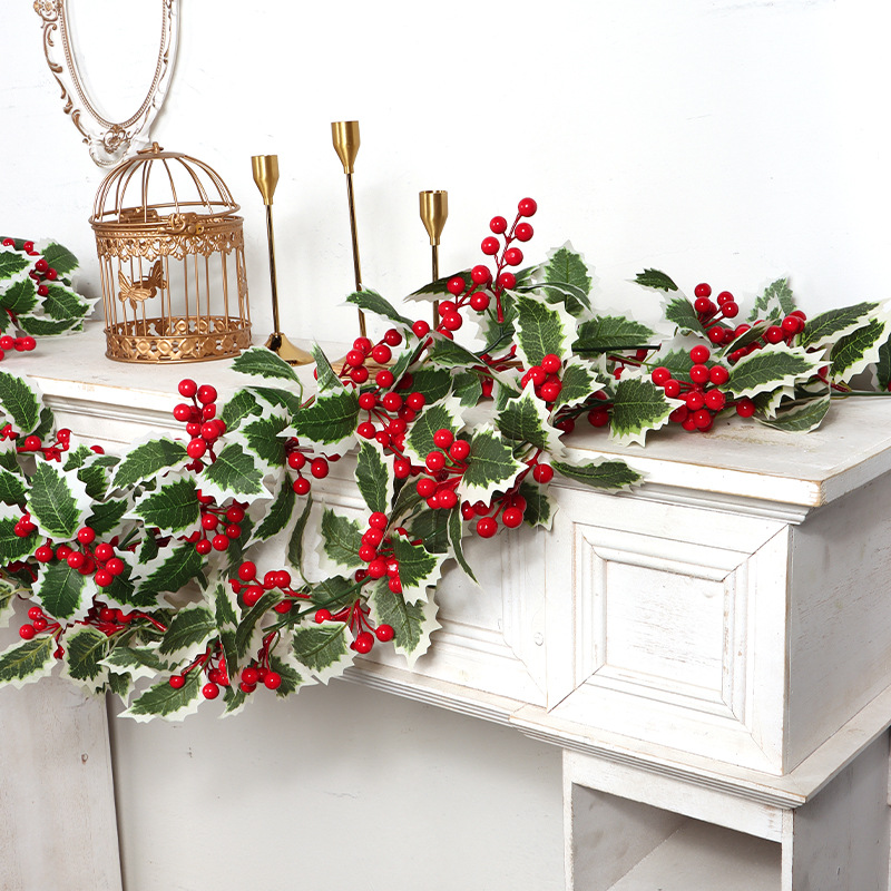 亚马逊新款仿真圣诞红果藤条松针藤蔓壁炉家居布置氛围装饰批发详情5