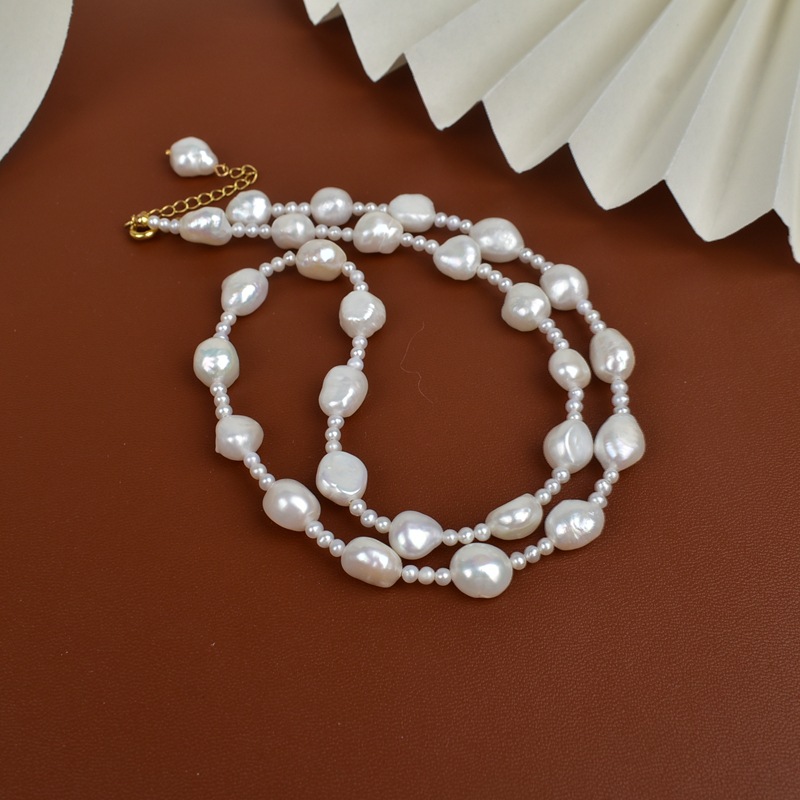 This natural-shaped pearl necklace with an extended design is a versatile and luxurious Baroque pearl sweater chain that exudes a sense of sophistication pic 2
