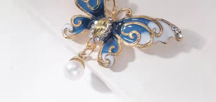 Butterfly brooch, high-end and elegant, high appearance level, cardigan, niche design sense, sweater, suit, versatile, retro brooch wholesale pic 2