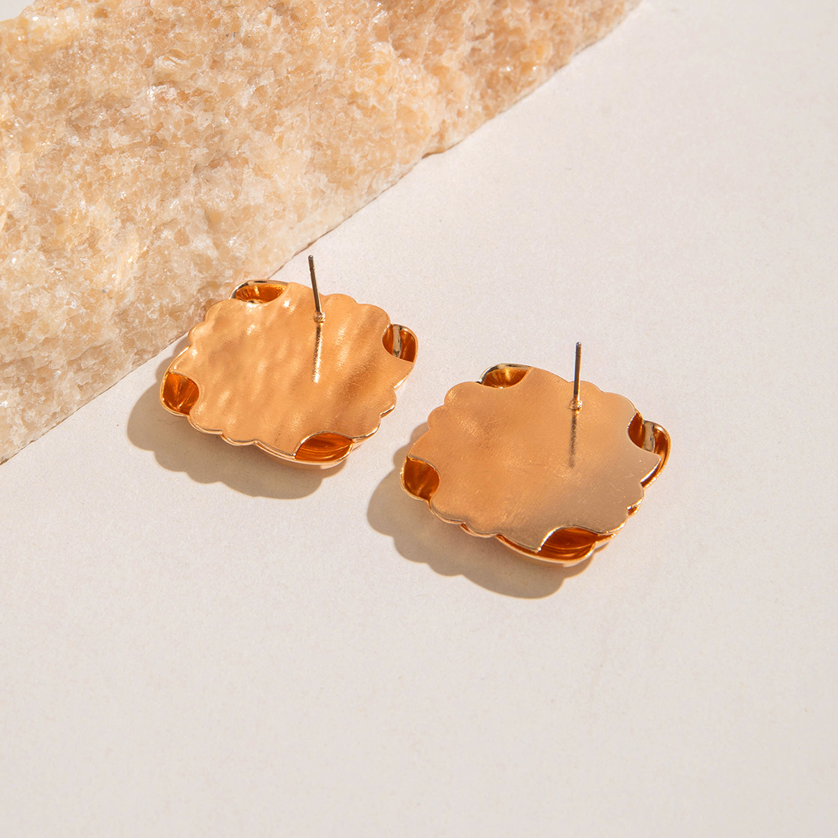 欧美跨境金色八字麻花大水滴铁质耳环设计感几何方形扭纹耳坠耳饰详情9