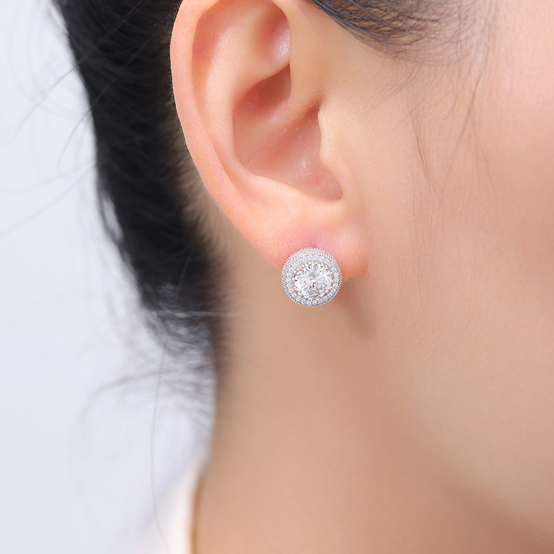 Zhuoheng Select 925 all-silver full-diamond one-carat Moissanite stud earrings, a simple and versatile European and American hip-hop style pic 8
