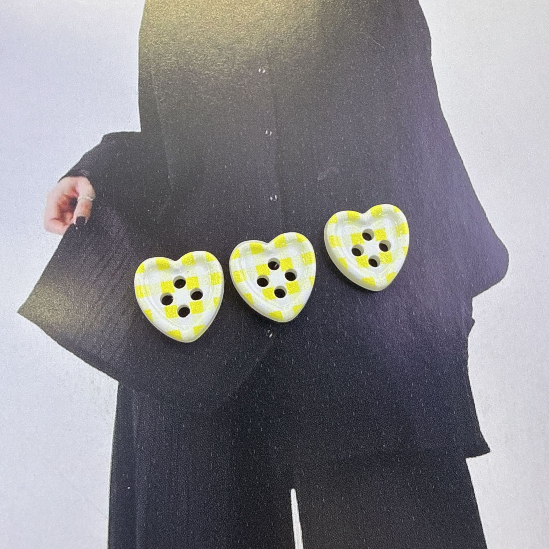New summer ice-transparent checkered heart button diy handcrafted material clothing accessory button with four eyes pic 7