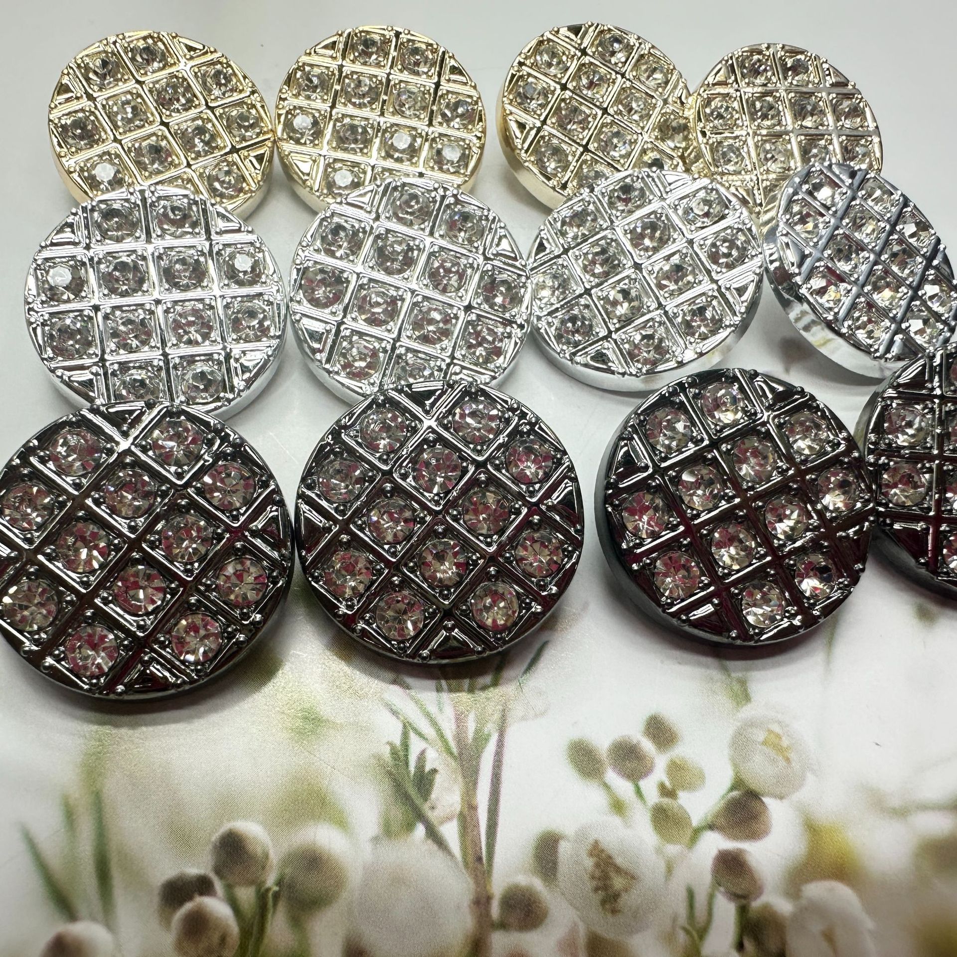 女士高端电镀精致时尚水钻镶钻大衣纽扣 毛衣开衫连衣裙衬衣小扣子 精美钮扣装饰品详情10