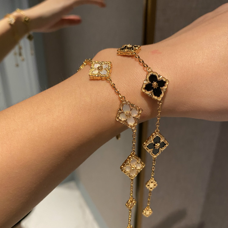 European and American ins 18K gold-plated four-leaf clover bracelet for women, diamond-shaped white mother-of-pearl five-flower bracelet for women, French high-end style pic 2
