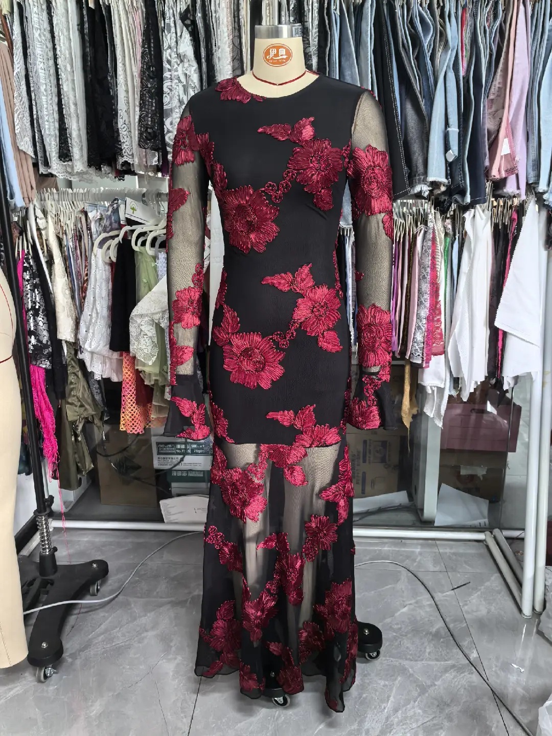 High-end and elegant dress for women 2025 spring French waist-cinching and slimming V-neck jacquard embroidery European and American dress pic 12