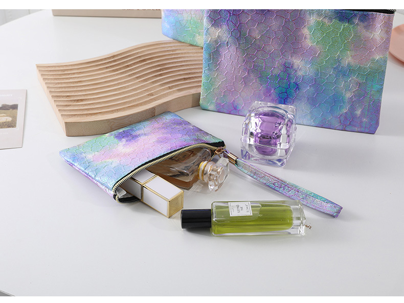 超轻炫彩镭射化妆包高颜值女士便携零钱收纳包带腕带大容量手机包详情8